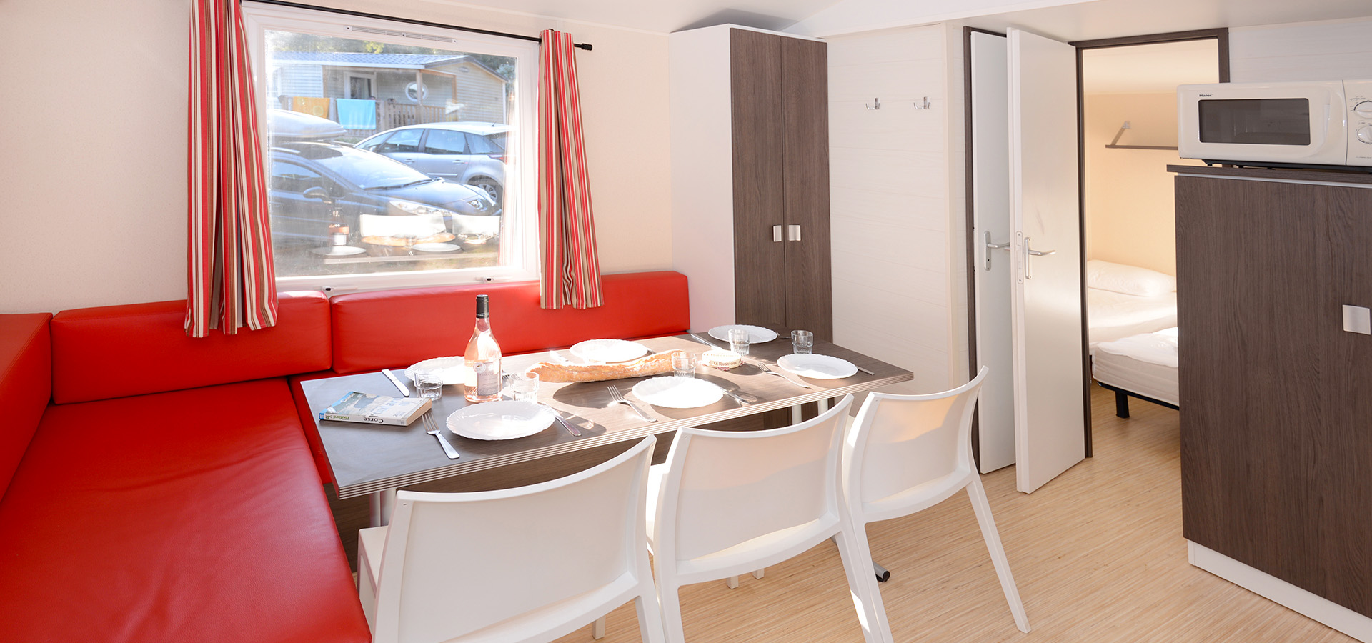 Camping la vetta location MH confort 3CH 1CH banquette table